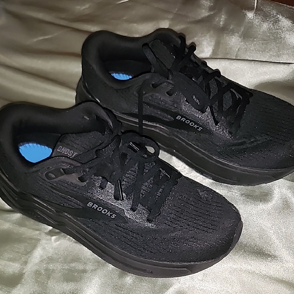 Brooks Jet Black Athletic Sneakers